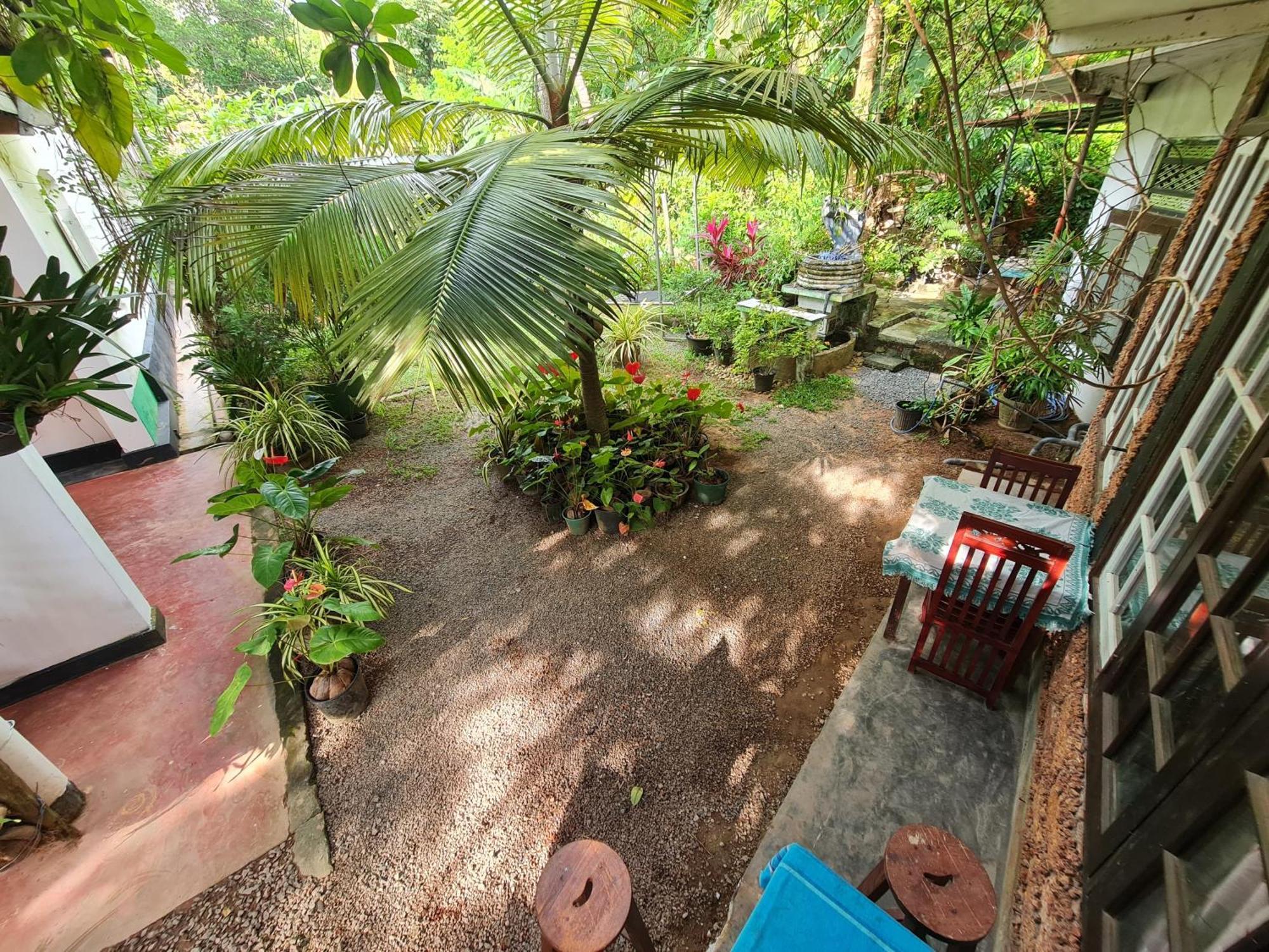 Hill Side Kings Villa Хикадува Екстериор снимка