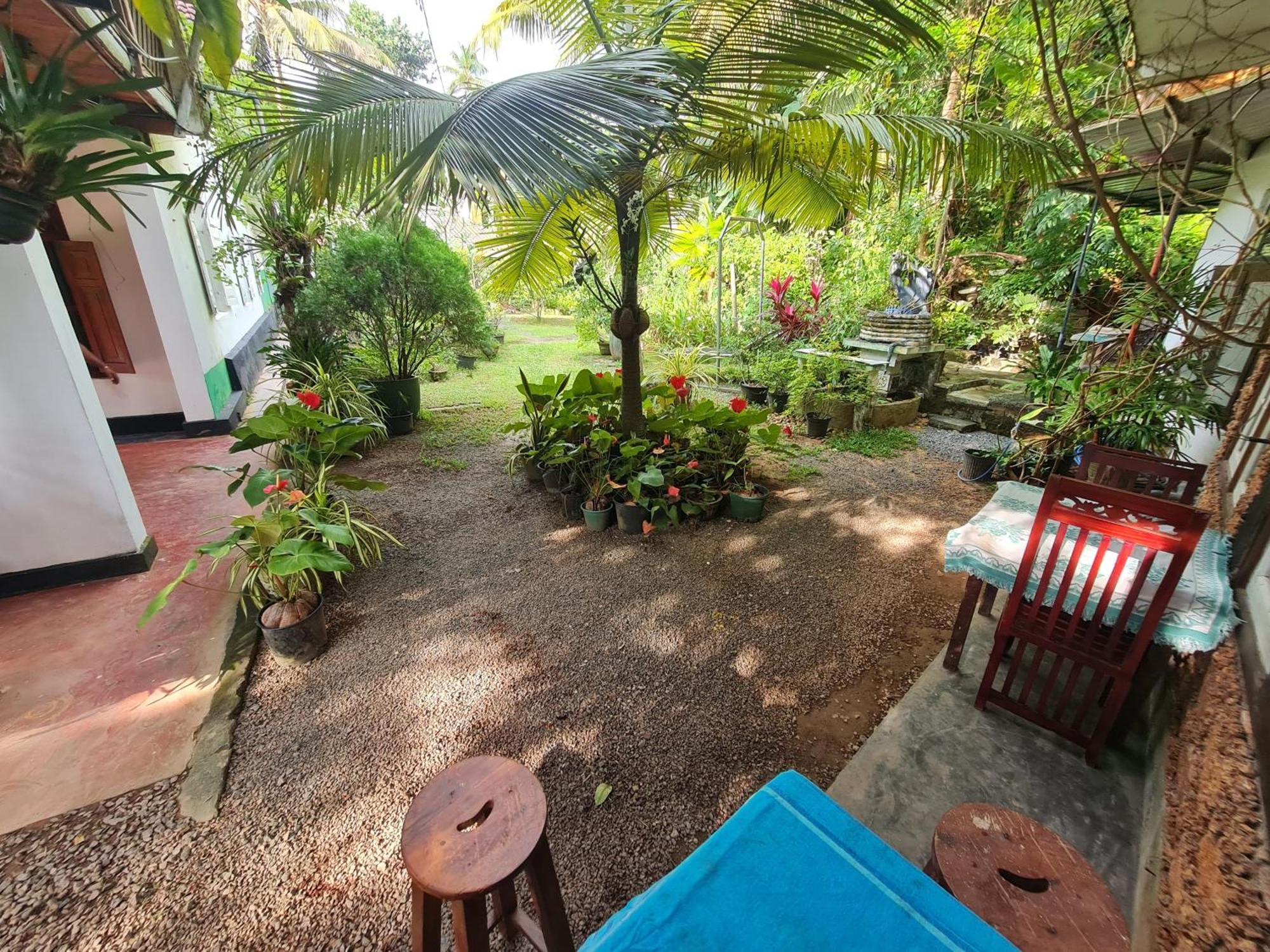 Hill Side Kings Villa Хикадува Екстериор снимка