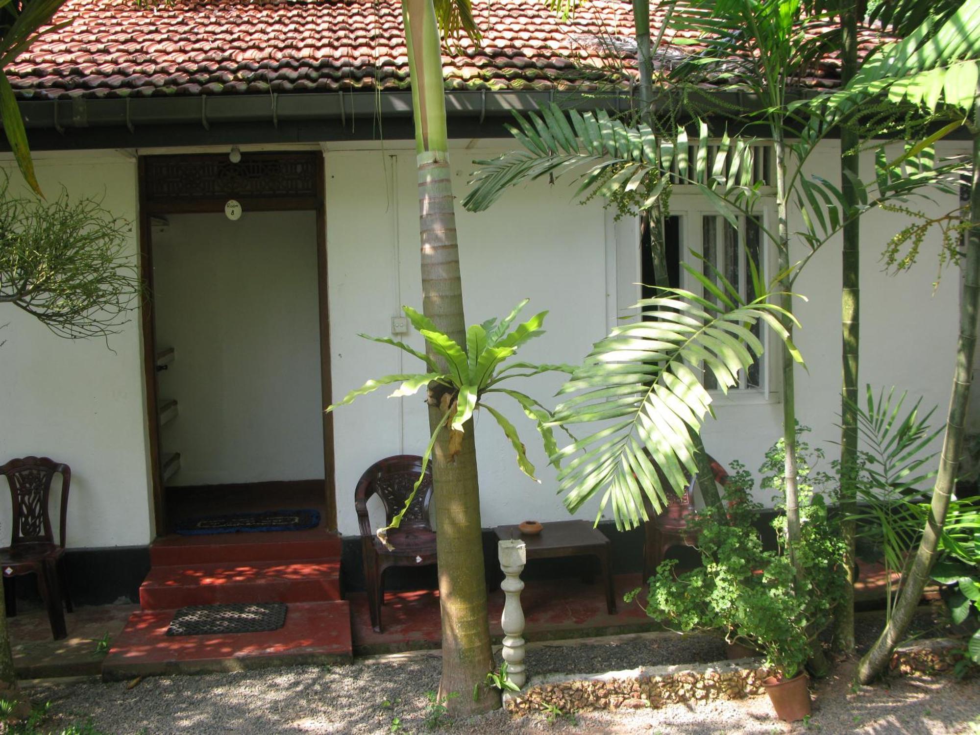 Hill Side Kings Villa Хикадува Екстериор снимка